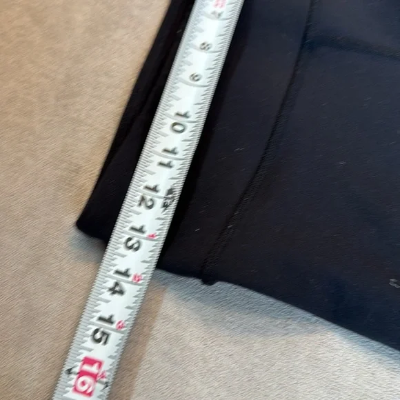 Alo Yoga Airbrush High-Waist Biker Short - Picture 7 of 9